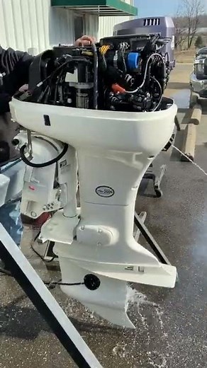 2005 Evinrude 115 HP 4-Cylinder Carbureted 2-Stroke 25" (X) Outboard Motor
