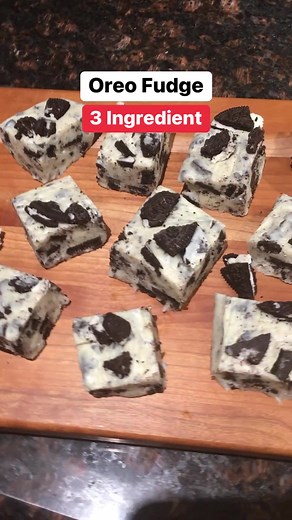 Oreo Fudge 🍫 Shortcut 3 ingredient recipe! #oreorecipe #oreofudge #fudgerecipe #chocolaterecipes