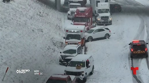 EN VIVO desde Nueva York @alrojovivo ✅Millones de estadounidenses azotados por tormentas invernales y tornados. ✅Camión pierde el control y sepulta a un conductor. ✅Dramático rescate de un niño que cayó en un estanque. 🕦Hoy #AlRojoVivo a las 4:00 PM/3C | AL ROJO VIVO