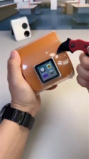 Quantum Techy on Instagram: "Unboxing the best smartwatch—sleek design, advanced health tracking, vibrant display, smooth performance, and premium features for daily use. #review #tech #trending #trendingreels #viralreels #viral #reels #technews #techupdates #technology #techreels"