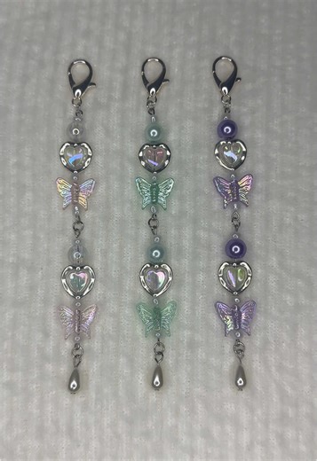 some keychains that i’ve made recently! #craft #crafts #crafting #beads #keychain #beadedcrafts #foryoupage #fyp