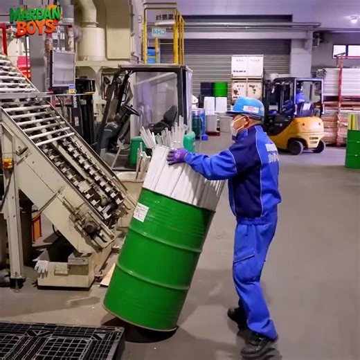 AMAZING RECYCLING PROCESS OF FLUORESCENT LAMPS AND ITS PROCESS LINEFluorescent lamps contain valuable recyclable materials like glass, aluminum, and phosphor powder, but they also include hazardous… | AZIZ RAHMAN