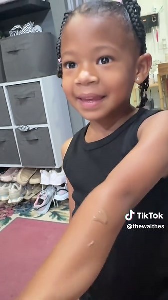 Fake poop prank on Lu 🤣🤣🤣