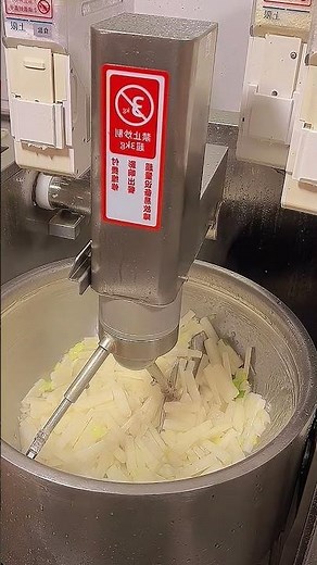 This Robot Chef Makes Fried Rice Better Than Me! 🤖🔥 | Automatic Fried Rice Machine Test