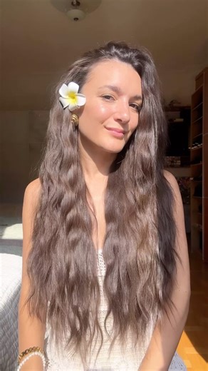 29K views · 32 reactions | My go-to holiday hairstyle ☀️ Meet the new @ghdhair wave! Whether on vacay, a festival or after that beachy look, this is the perfect tool to give you loose waves #ghdwave #ghdhair ad | Anisa Sojka | Facebook
