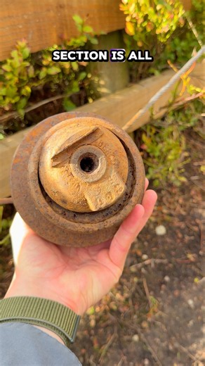 Extremely rare double gate closing mechanism! #countrylife #rurallife #farming #walking #cycling