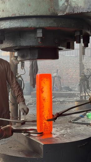 Forging processing makes a rectangular die bar plate