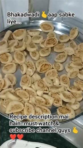 new recipe ( bhakadwadi) 🫰 support me 💐#bhakadwadi #comedy #youtubeshorts #viral #algorithm #food
