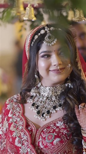 Aysha Negi on Instagram: "A bride wrapped in red, adorned in green 💚❤️. . . . . . #newreel #viralvideos #newreels #explorepage** #exploremore #reelfeelit #viralvideos #explorepage✨#exploremore #newnew#bridal #bridejewelry#brideoftheday"