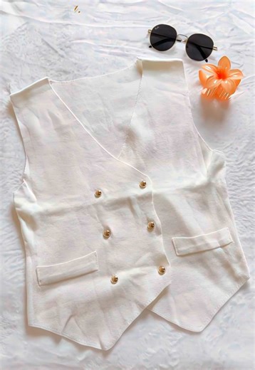 Top Fashion Staples: The Versatile Cardigan and Vest