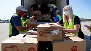 Food banks: USDA program helped but better ways to meet need