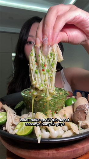 Mukbang Jamur Saus Thailand: Enoki, King Oyster, Shiitake