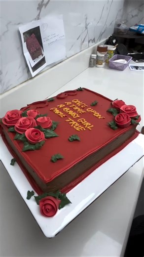 so beautiful flowers 🌻🌹 #cake customise #cakedesigns #suhelr7 #chocolate #cake #suhelr7 #trending