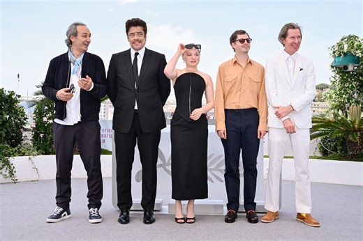 21K views · 270 reactions | LE CAST DU FILM “THE PHOENICIAN SCHEME” EN ROUTE VERS LE TAPIS ROUGE AU FESTIVAL DE CANNES Benicio del Toro, Michael Cera, Bill Murray, @charlottegainsbourg, @jfreewright, Bénédicte Cumberbatch… Le cast cinq étoile du réalisateur Wes Anderson est en route vers le Palais des Festivals de Cannes pour la Première de son film en compétion officielle “The Phoenician Scheme”. | Gala | Facebook