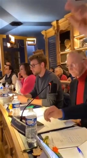 Comparer un lieu de mémoire avec un ordinateur ça me gêne. Un lieu de mémoire c'est un ressenti, c'est une ambiance, c'est une empreinte... c'est ce qu'il reste quand vous avez visité ce lieu de mémoire. Allocution de Joseph Guinard lors du Conseil Municipal du 15 décembre 2025 contre la fermeture du Musée de la Résistance en Drôme et de la Déportation. #résistance #ConseilMunicipal | Passionnément Romans