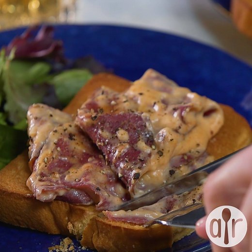 "My husband loved it, my 12 year old son declared it his favorite meal, and we all wished I'd made more." Creamed Chipped Beef On Toast: https://trib.al/SecFHRX | Allrecipes