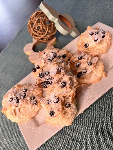 Rose del deserto chetogeniche al cocco: il dessert low carb più facile e veloce da fare quando ti prende voglia di dolce 😍 Senza farina, senza zucchero, super croccanti e perfette per le feste, per un momento di dolcezza improvviso o per la tua routine keto. Ricetta keto facile, pronta in un attimo e con pochissimi ingredienti ✨ Se ami le ricette cheto semplici e golose, questa è da salvare subito! ✅ketosisa.it il tuo blog su Google di ricette chetogeniche e low carb 🔗 link della ricetta nel p