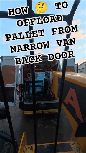 HOW 🤔 TO OFFLOAD EURO PALLET FROM NARROW VAN BACK DOOR JCB TELEHANDLER 525-60 HI-VIZ