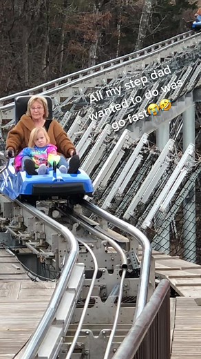 The way he comes so slowly into frame and hovers down the track is sending me🤣☠️ Unfortunately he was stuck behind the slowest people on the track… my mom and daughter🤣 #mountaincoaster #runawaymountaincoaster #theyseemerollin #funny #speeddemon #vacation #ozarkmountains