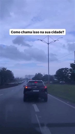 O Artigo 35 do CTB: Antes de iniciar qualquer manobra que implique um deslocamento lateral, o condutor deverá indicar seu propósito de forma clara e com a devida antecedência, por meio da luz indicadora de direção de seu veículo, ou fazendo gesto convencional de braço. Artigo 196 do CTB: Deixar de indicar com antecedência, mediante gesto regulamentar de braço ou luz indicadora de direção do veículo, o início da marcha, a realização da manobra de parar o veículo, a mudança de direção ou de faixa 