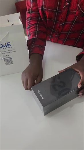 Pixie on Instagram: "Inuyo phone ya nyuwani ayi? 🔥 Samsung S20 Ultra 😁"