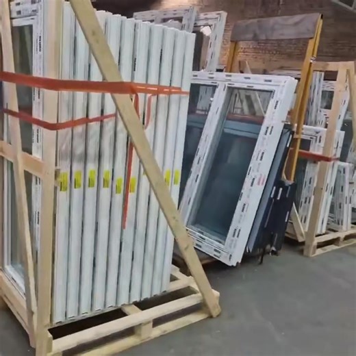 ➡️ STOCK, QUALITE, CHOIX , PRIX et la fabrication locale Hauts-de-France ! Du stock immédiatement 📦 pour la plus grande satisfaction de nos clients 😊 ! Choisissez votre fenêtre PVC 🪟 On installe dans notre atelier le volet roulant : ⚡️ électrique ou 🌀 à tringle – c’est vous qui décidez ! Coloris disponibles immédiatement en magasin : ⚪️ PVC Blanc ⚫️ PVC Gris anthracite N’attendez plus ! Venez nous voir en magasin ou contactez-nous par mail à : menuiseries.caudry@gmail.com Ou par 📞 03 74 47 