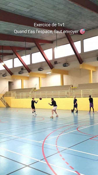 Antonin U16 🏀 - Exercice de 1v1 - Quand le shoot part comme ça… t’as plus besoin d’argument 😅 Entraînement avec les séniors du BCBH. 🔝🙏 #basketballtraining #basketball #basket #basketballplayer