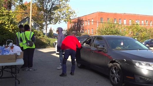 SNAP benefits cut off during shutdown, driving long lines at food pantries