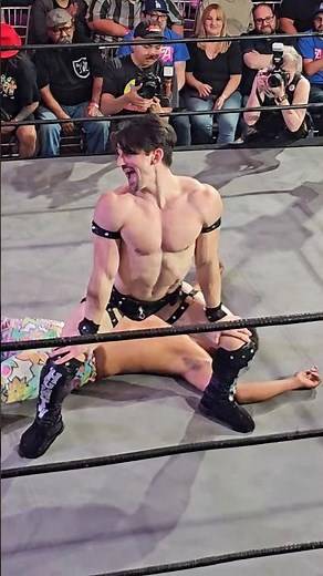 rear view ➡️ twerk ➡️ moonsault #prowrestling