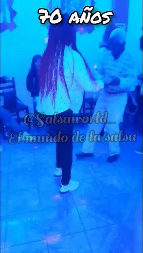 A los 70 años y con ritmo: ¡Abuelo bailando salsa!