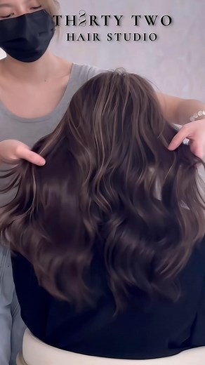 现在的发型师不容易，除了剪发，还要定时提升技术，拍摄，剪辑，等等🤡 #线条高光 #挑染 #highlights | 32 HAIR Studio