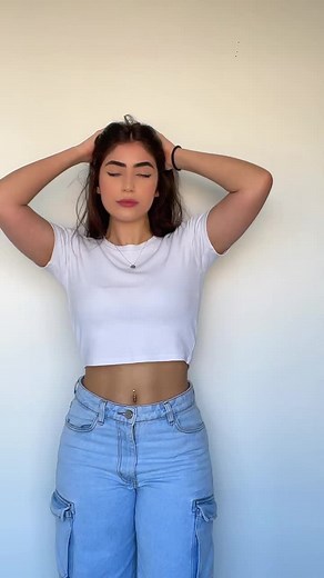 Rajah Dançando de Biquíni: Coreografias e Diversão