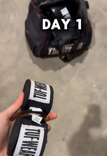 From perfectly folded wraps to “just chuck ’em in” 🤣 How long does yours actually stay wrapped up? 👀 #tufwear #boxing🥊 #gymhumor #boxingtraining #fightready
