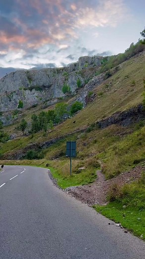 The awe-inspiring beauty of Cheddar Gorge 🤩 📸 @sonam.shrbz | Cheddar Gorge & Caves