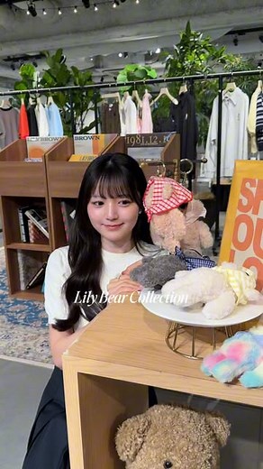 北野百笑 / Kitano Momoe on Instagram: "@lily_brown_official ♡ 5/15から発売のLily Bear新作アイテムたち クマちゃんのワンポイントがとっても可愛い🧸 私は最後の黒クマちゃんチャームをゲットした♡ そして、ステッカーでタンブラーも作りました♪ ステッカーは全国の店舗とwebで配布中✨ ぜひ ＠lily_brown_official チェックしてみてね🪡 #LILYBROWN #リリーブラウン #LILYBEAR #リリベア #USAGIONLINE #ウサギオンライン #PR"