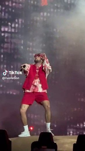 Not embarrased to admit that I could watch this video of @badbunny dancing for hours 😮‍💨 #badbunny #badbunnypr #nadiesabeloquevaapasarmañana (🎥: @nickydayaniiii)