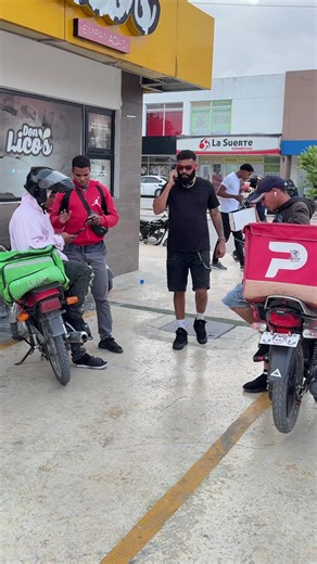 Broma a desconocidos en la calle #humor #comedia #bromas | Funny Prank