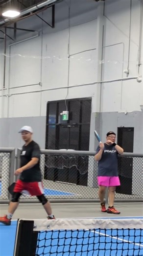 demoing a new pickleball paddle vsol pro using DJI mic and phone