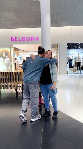 6.2K views | Momentan stecken wir gemeinsam wieder im Januarloch. 略 Definition der ganzen Misere ist folgende:"Im Januar geben die Menschen weniger Geld aus, es läuft weniger und sie sind eher schlechter gelaunt." ️Auf diese düsteren Aussichten wollten wir wie die letzten Jahr Abhilfe schaffen...Gutscheine verschenken macht gute Laune und füllt das Portemonnaie. 朗螺 | Shopping Arena St.Gallen | Facebook