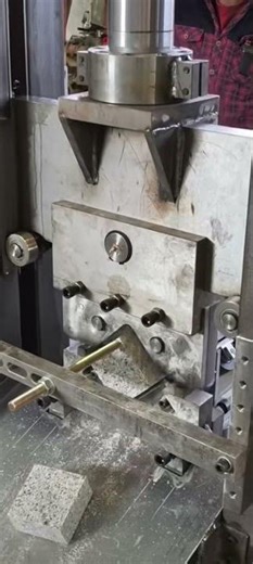 Effortless precision, unmatched efficiency—this splitting machine redefines production standards.