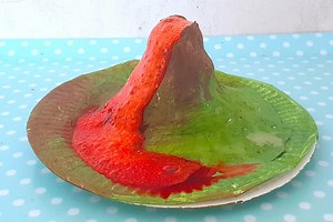 Fabriquer un volcan en pâte à sel