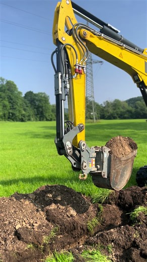 @Wacker Neuson 🤌🏻. @𝕾𝖎𝖒𝖔𝖓🚜💯 @Agrar Lenzi Oberbayern #fyp #sound