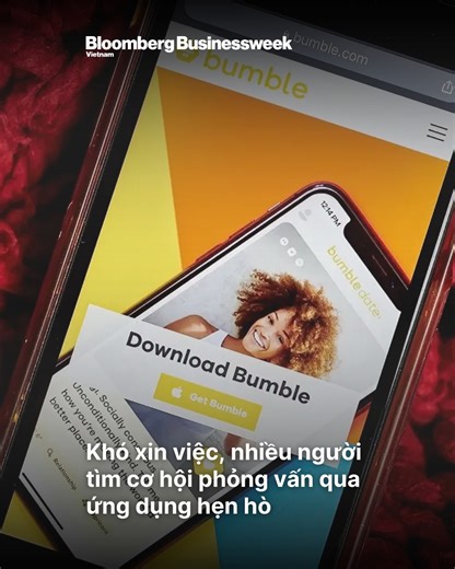 Thị trường việc làm khó khăn khiến một số người tìm việc sáng tạo hơn, chuyển sang dùng Hinge, Grindr và các ứng dụng khác để tạo kết nối nghề nghiệp. #thitruongvieclam #timviecsangtao #beaconasiamedia #bloombergbusinessweekvietnam #bbwv | Bloomberg Businessweek Vietnam
