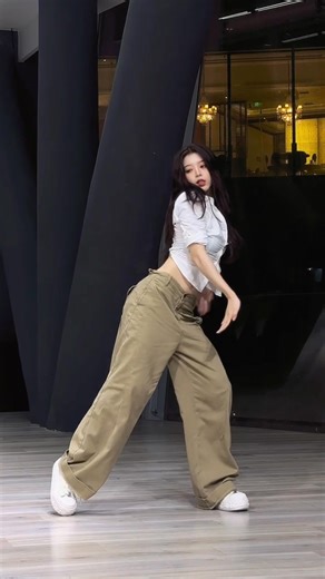 2164 Dance Studio - #是碗碗呀 #Zhejiang #fypシ゚viralシ #小红书 #Kpop #aoa #miniskirt | 1M Dancer Club