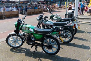 The Best Oil To Use in a Scooter (50cc  With Chart) - Survival Freedom