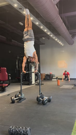 Joey Maddocks | Hybrid Calisthenics Specialist on Instagram: "Missing that new skill feeling, more to tick off before the year end’s! nothing like learning a skill and pulling it off with the team! Locked in. #calisthenics #bodyweighttraining"