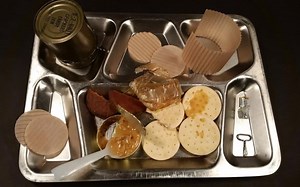 [中字-steve1989]开罐试吃1955年朝鲜战争军粮MRE