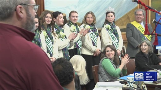 Holyoke St. Patrick's parade kicks off with awards ceremony