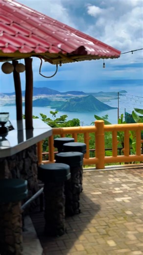 Leslie’s just leveled up your bulalo view experience with the opening of Leslie’s Café inside Leslie’s Ridge and Restaurant. ✨ #akyatnasatagaytay #tagaytaytourism #lesliescafe #tagaytaycity | Tagaytay Tourism and Cultural Development Office