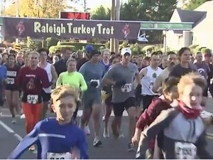 Thanksgiving tradition: Thousands run in Raleigh Turkey Trot